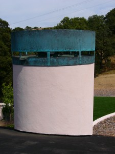 Custom Round Deco Top And Chase Cap With Water Relief Spout